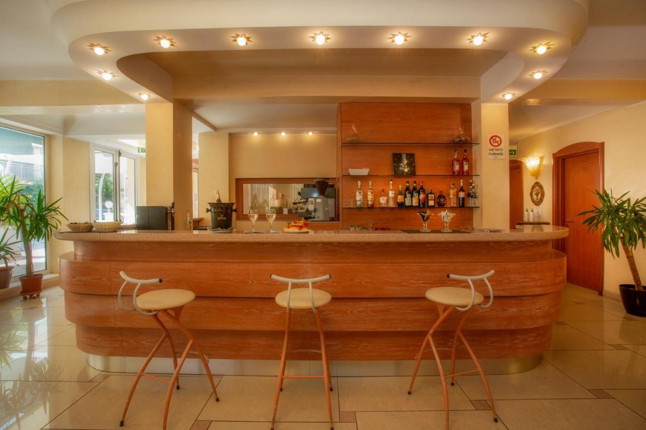Hotel Elisir Римини Екстериор снимка
