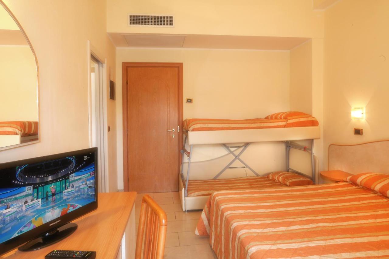 Hotel Elisir Римини Екстериор снимка
