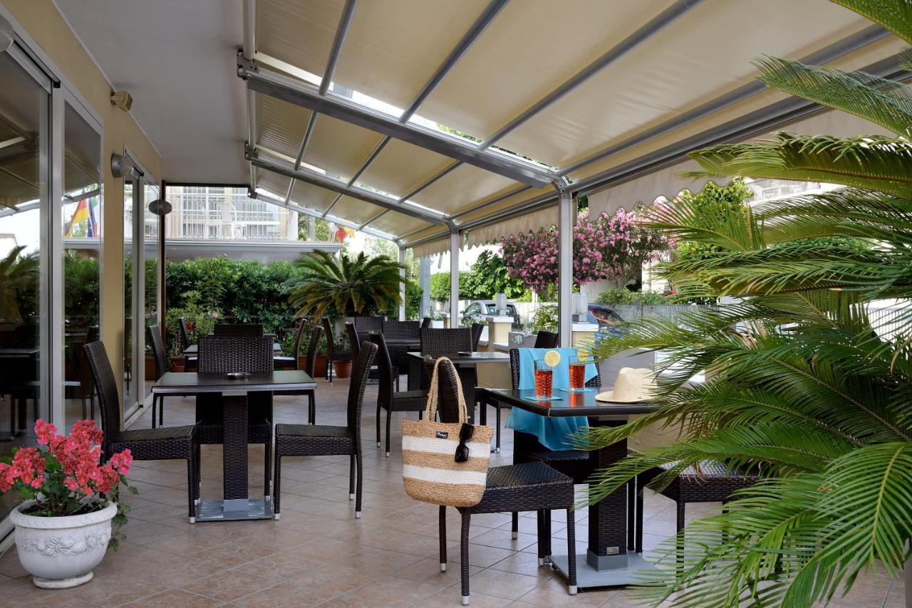 Hotel Elisir Римини Екстериор снимка
