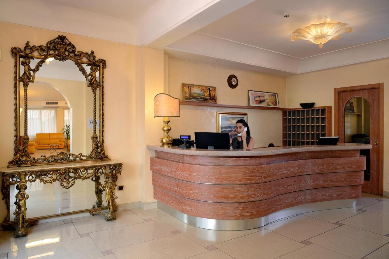 Hotel Elisir Римини Екстериор снимка