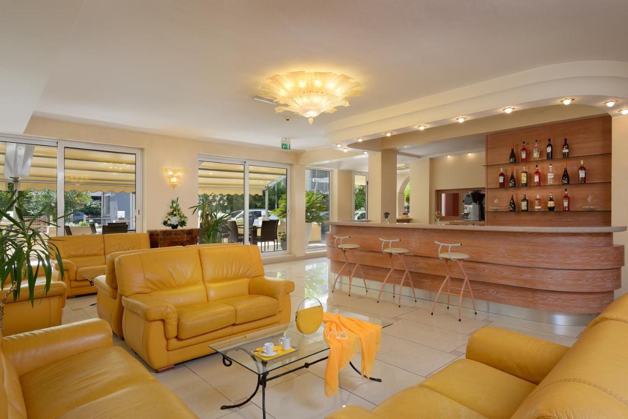 Hotel Elisir Римини Екстериор снимка