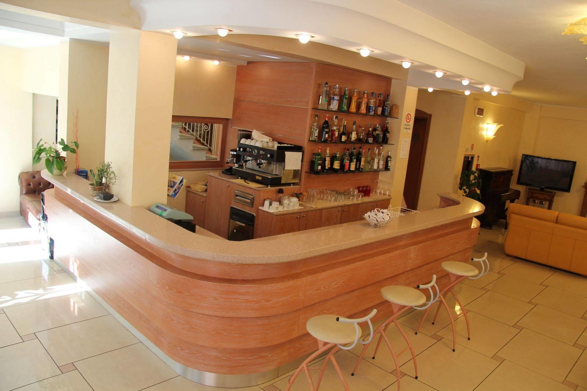 Hotel Elisir Римини Екстериор снимка
