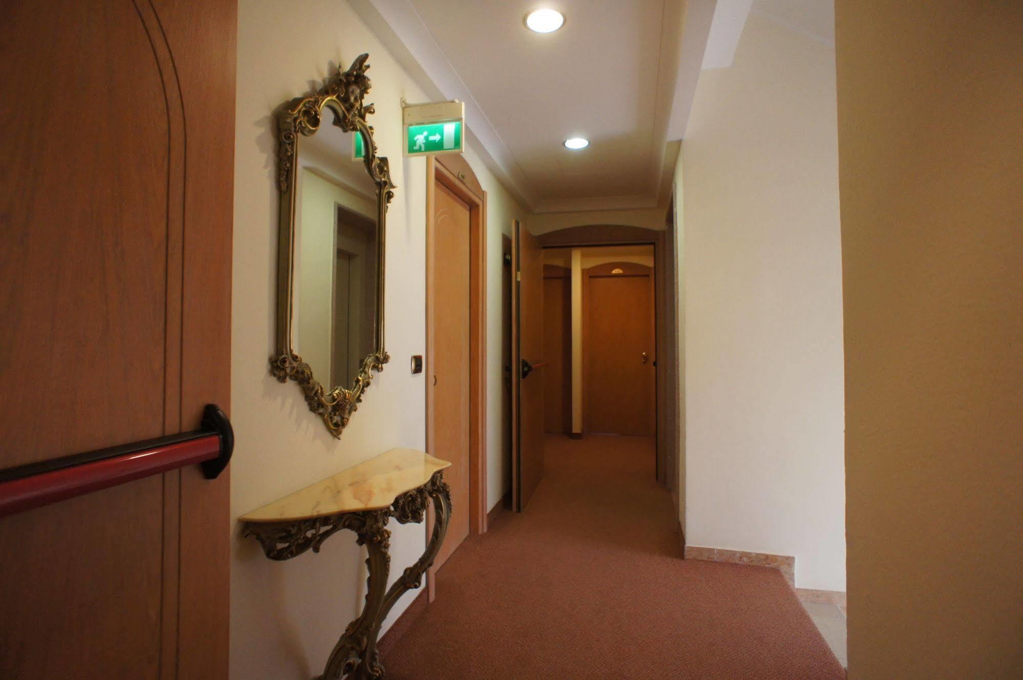 Hotel Elisir Римини Екстериор снимка